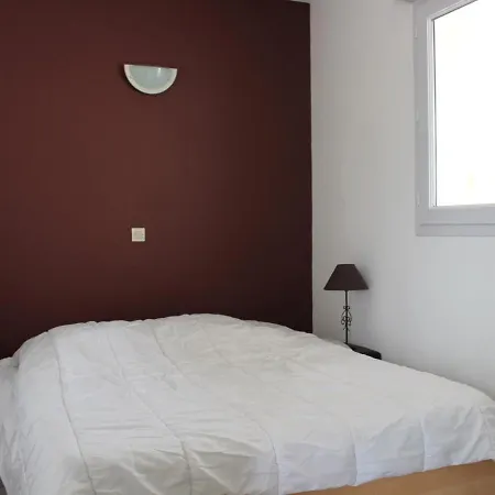 Appartement T2 Avec Balcon, Parking Et Piscine, Proche Commodites - Fr-1-535-32