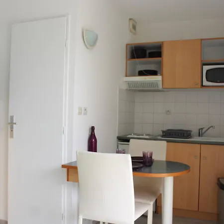 아파트 T2 Avec Balcon, Parking Et Piscine, Proche Commodites - Fr-1-535-32 *