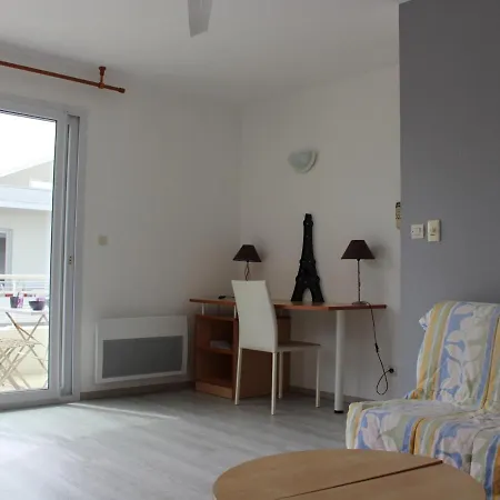 Appartement T2 Avec Balcon, Parking Et Piscine, Proche Commodites - Fr-1-535-32 La Rochelle (Charente-Maritime)