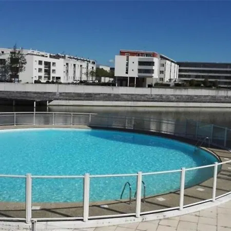 Appartement T2 Avec Balcon, Parking Et Piscine, Proche Commodites - Fr-1-535-32 *