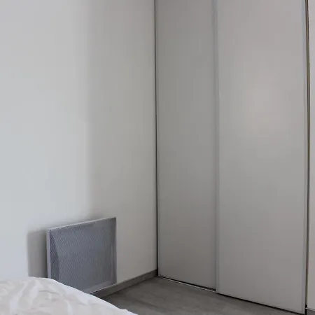 Appartement T2 Avec Balcon, Parking Et Piscine, Proche Commodites - Fr-1-535-32 * La Rochelle (Charente-Maritime)