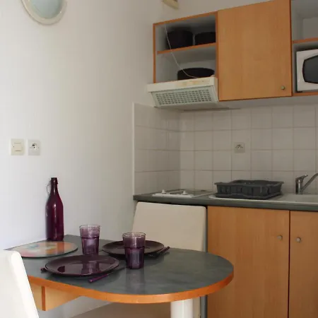 Apartment Appartement T2 Avec Balcon, Parking Et Piscine, Proche Commodites - Fr-1-535-32