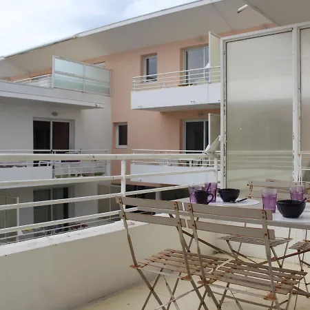 T2 Avec Balcon, Parking Et Piscine, Proche Commodites - Fr-1-535-32 아파트