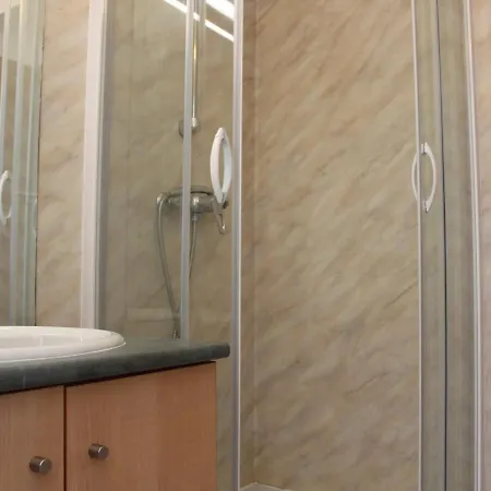 T2 Avec Balcon, Parking Et Piscine, Proche Commodites - Fr-1-535-32